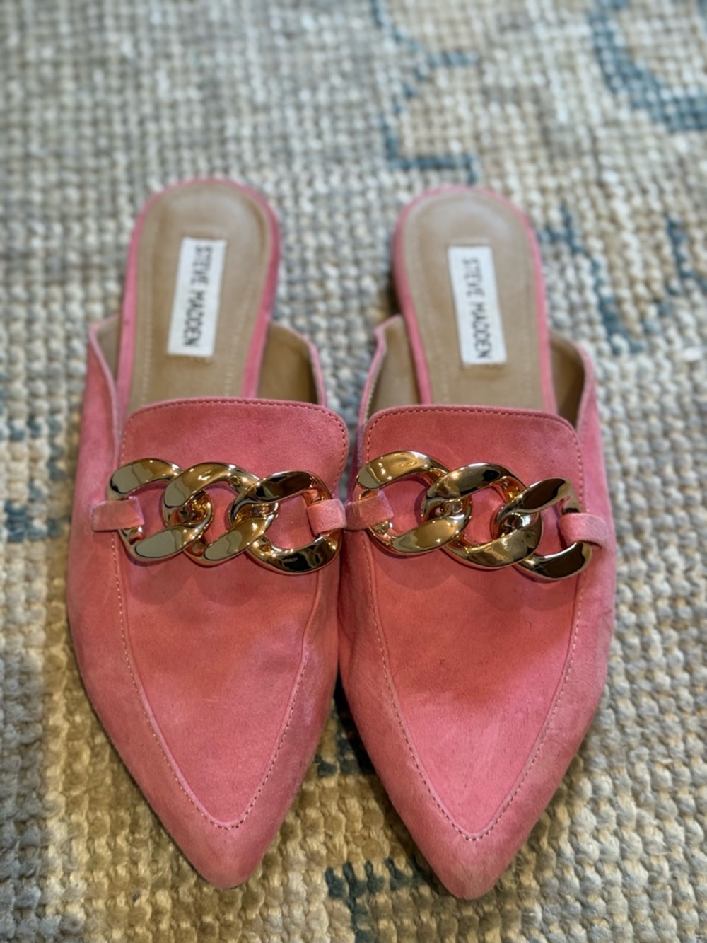 Steve Madden Pink Suede Pointed Mules with Gold Chain - Picture 4 of 4